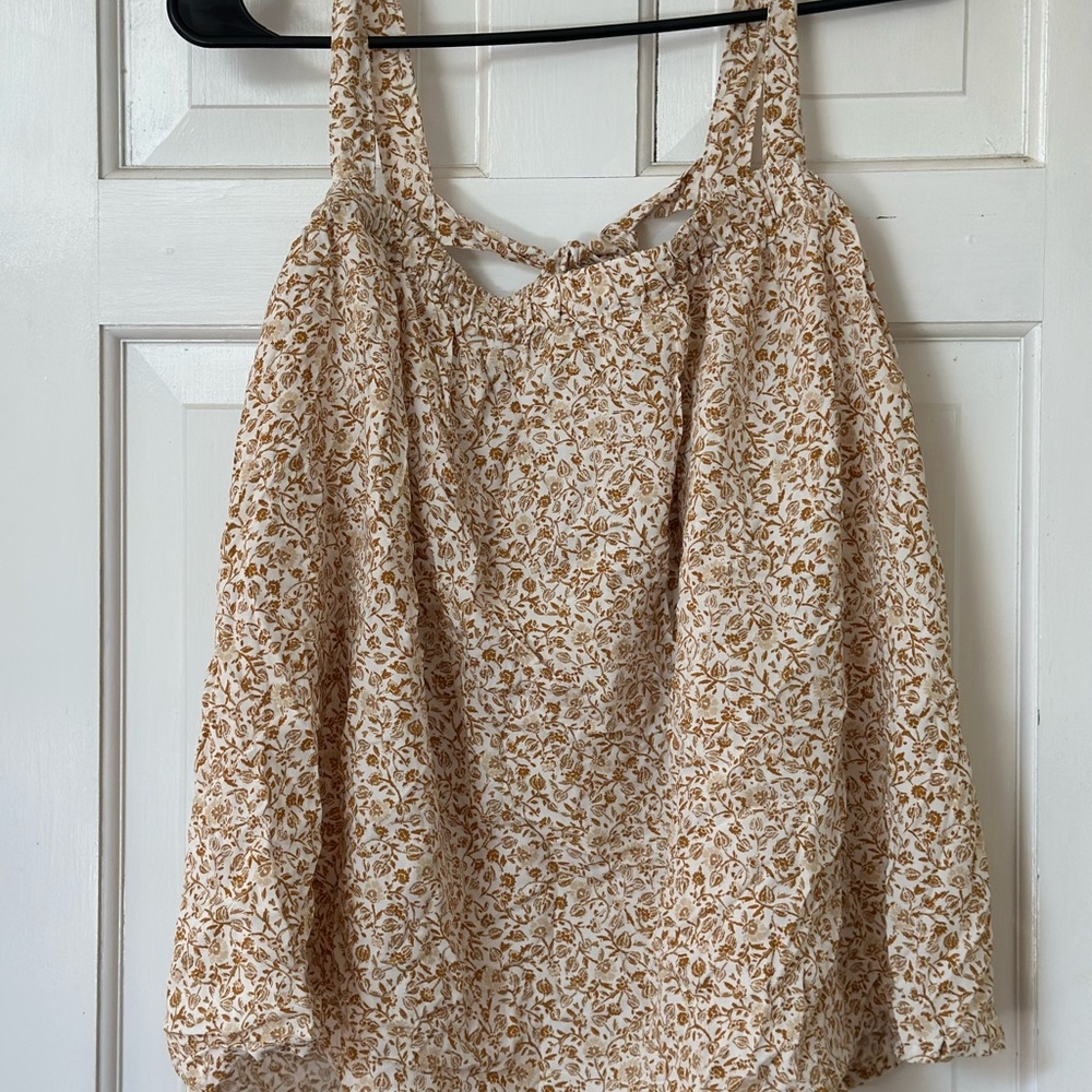 Old Navy Cream Sleeveless Relaxed Blouse